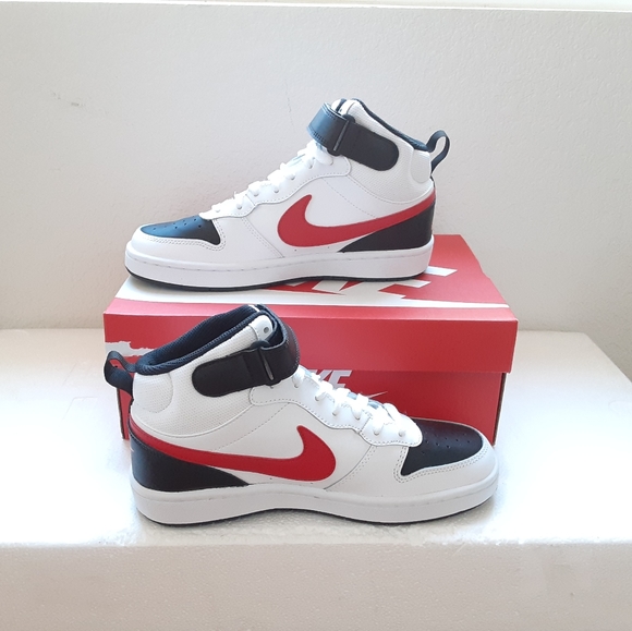 Nike - Picture 2 of 4